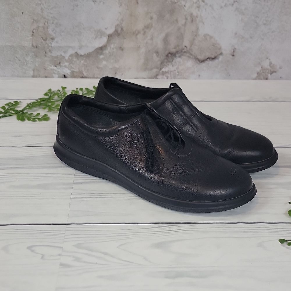 Ecco Sneakers Black Leather Soft 7 Tie Closure Womens Size 9/9.5 ( Eu 40 )